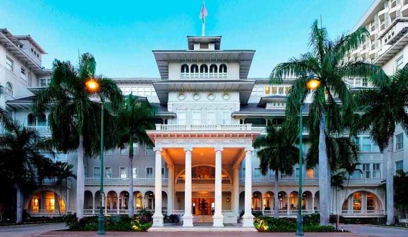 MOANA SURFRIDE WESTIN RESORT-PORTE COCHERE